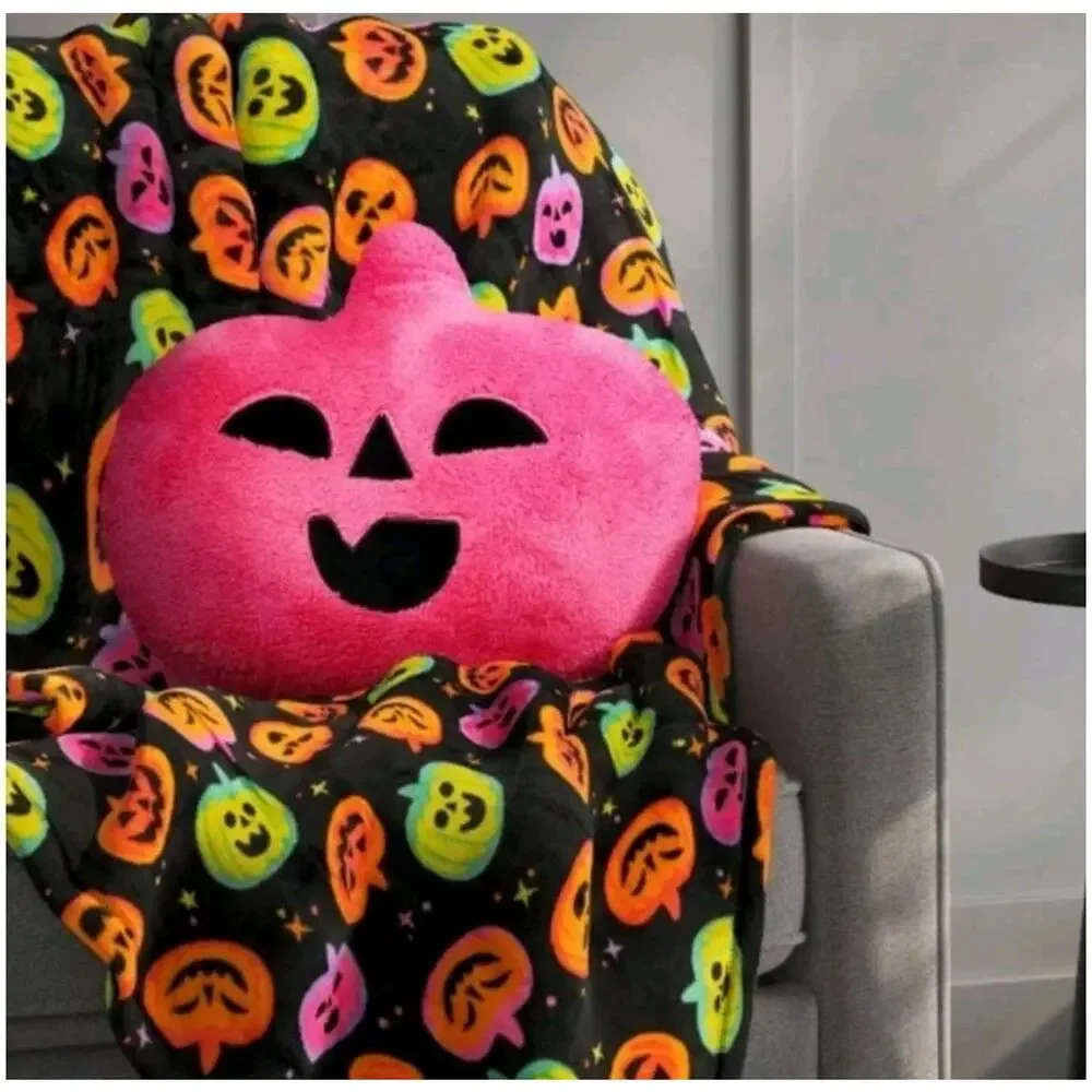 Hyde & Eek pumpkin shaped